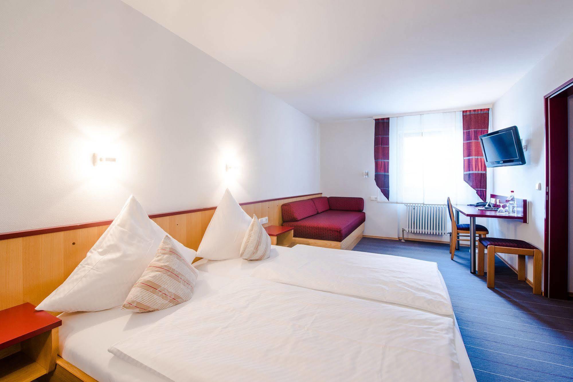 Hotel Gasthof Zum Roessle Altenstadt  Luaran gambar